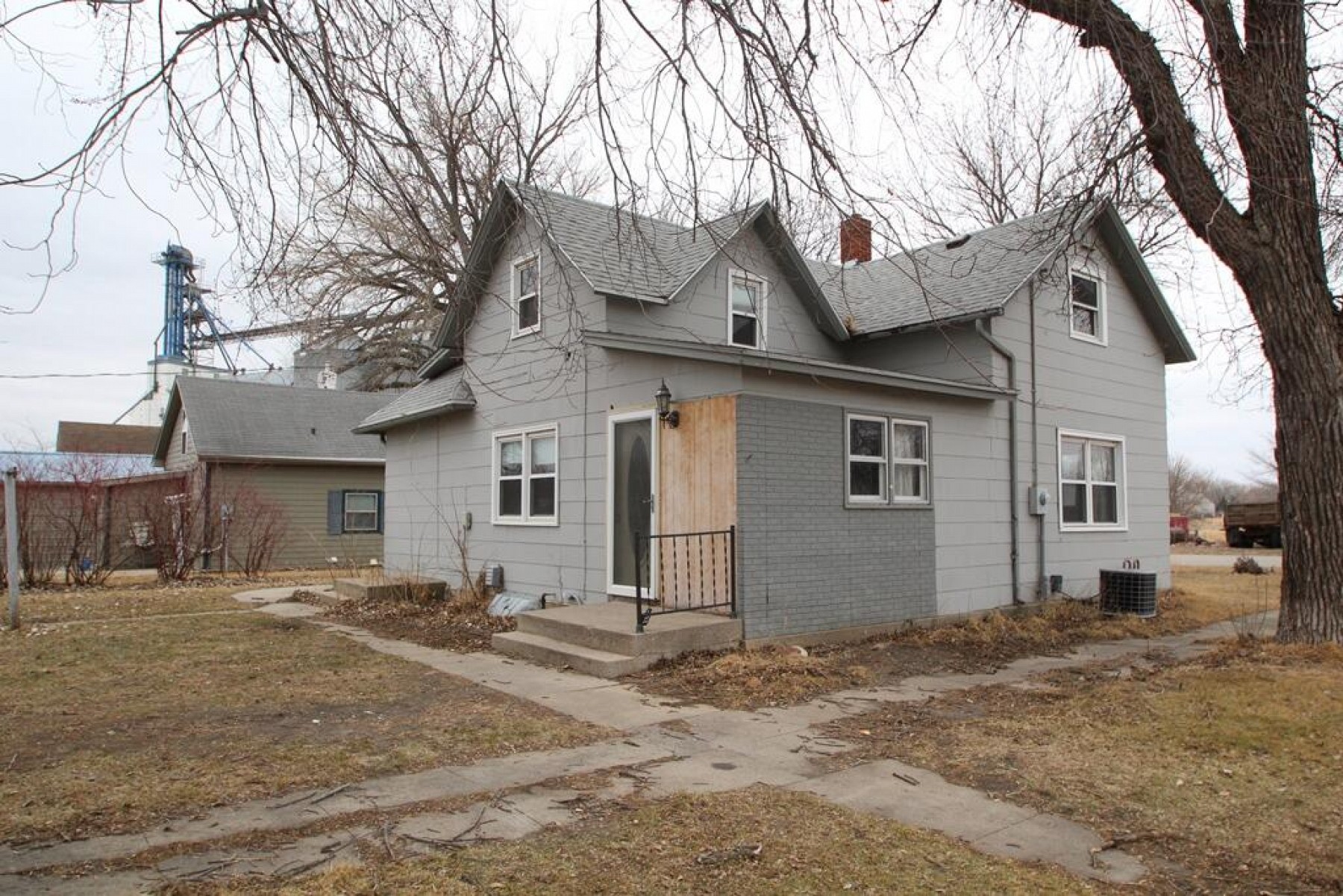 105 3rd Street NW, Lake Preston, SD 57249
