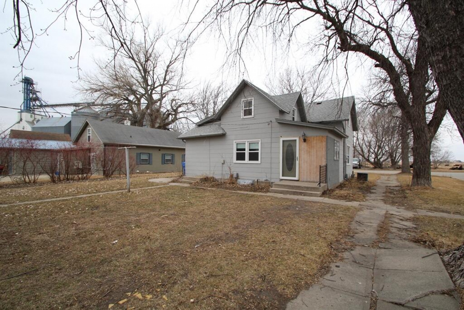 105 3rd Street NW, Lake Preston, SD 57249