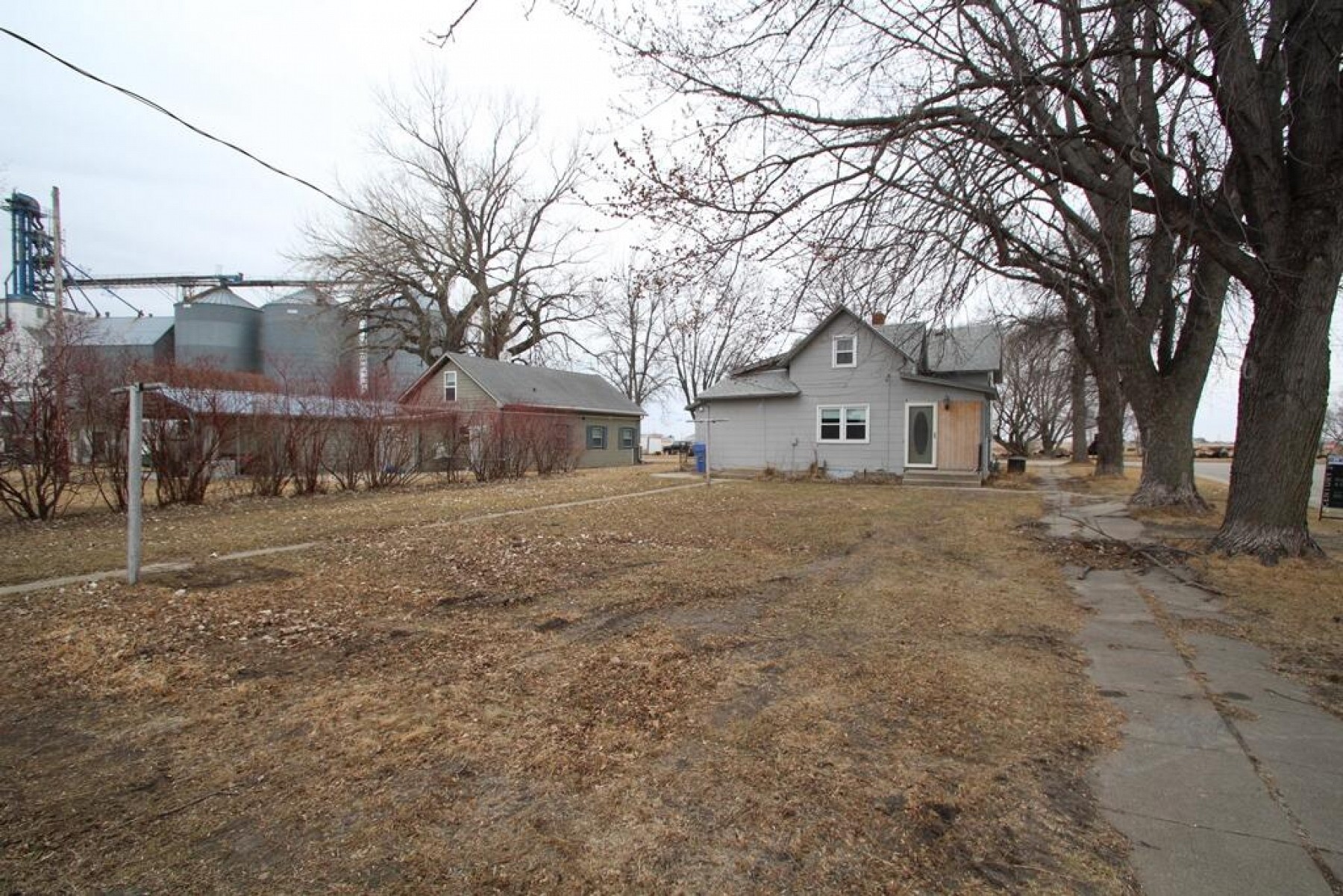 105 3rd Street NW, Lake Preston, SD 57249
