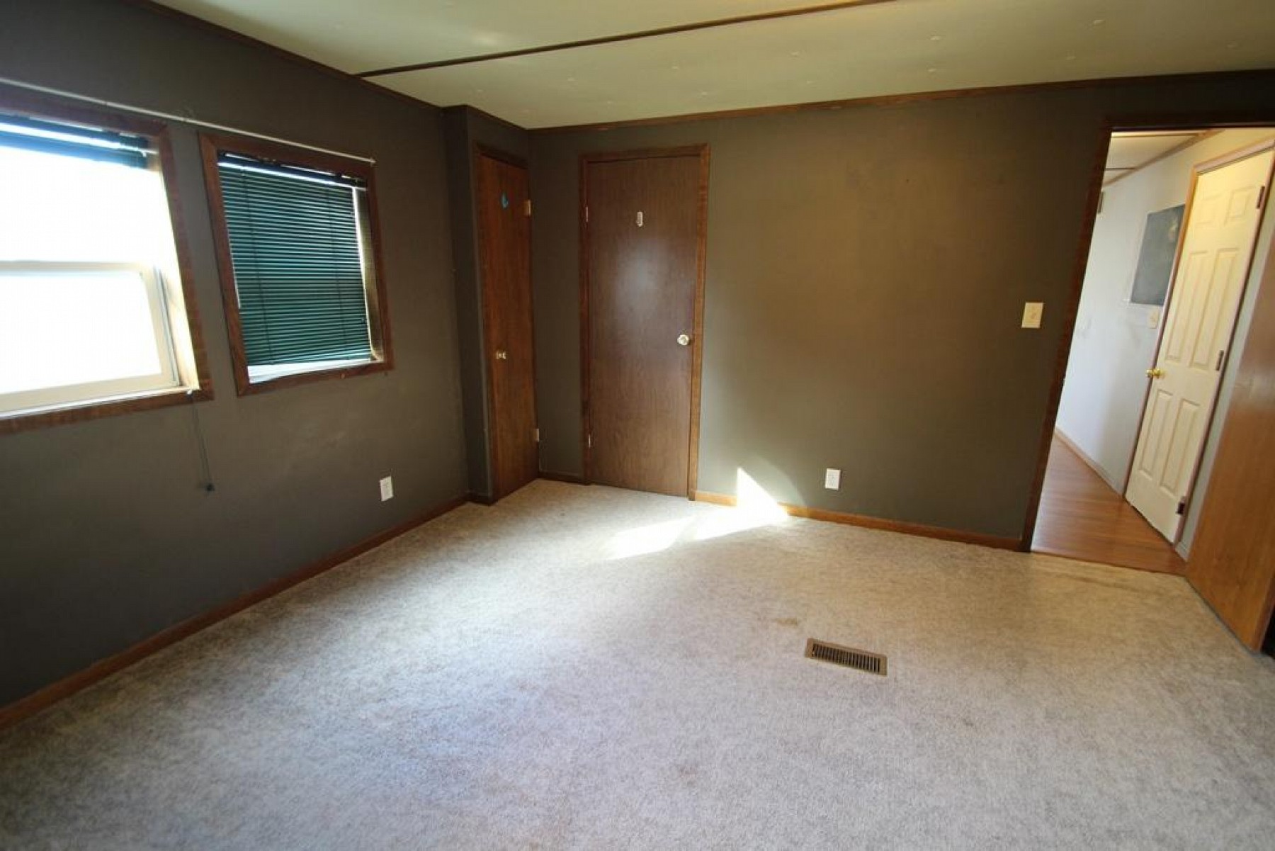 408 3rd Ave S, Brookings, SD 57006