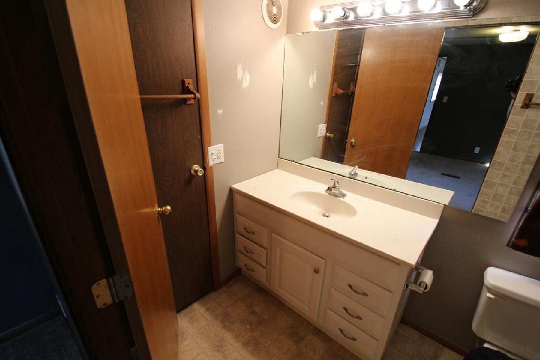 408 3rd Ave S, Brookings, SD 57006