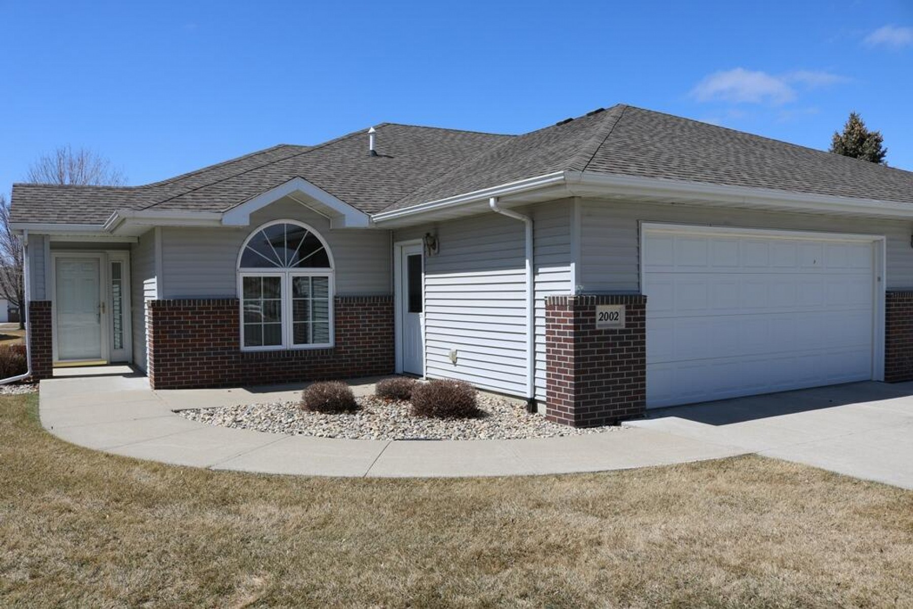 2002 Arbor Ridge, Brookings, SD 57006