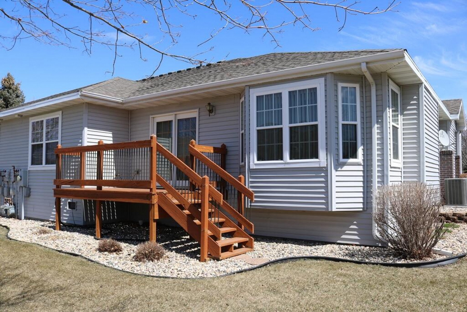 2002 Arbor Ridge, Brookings, SD 57006