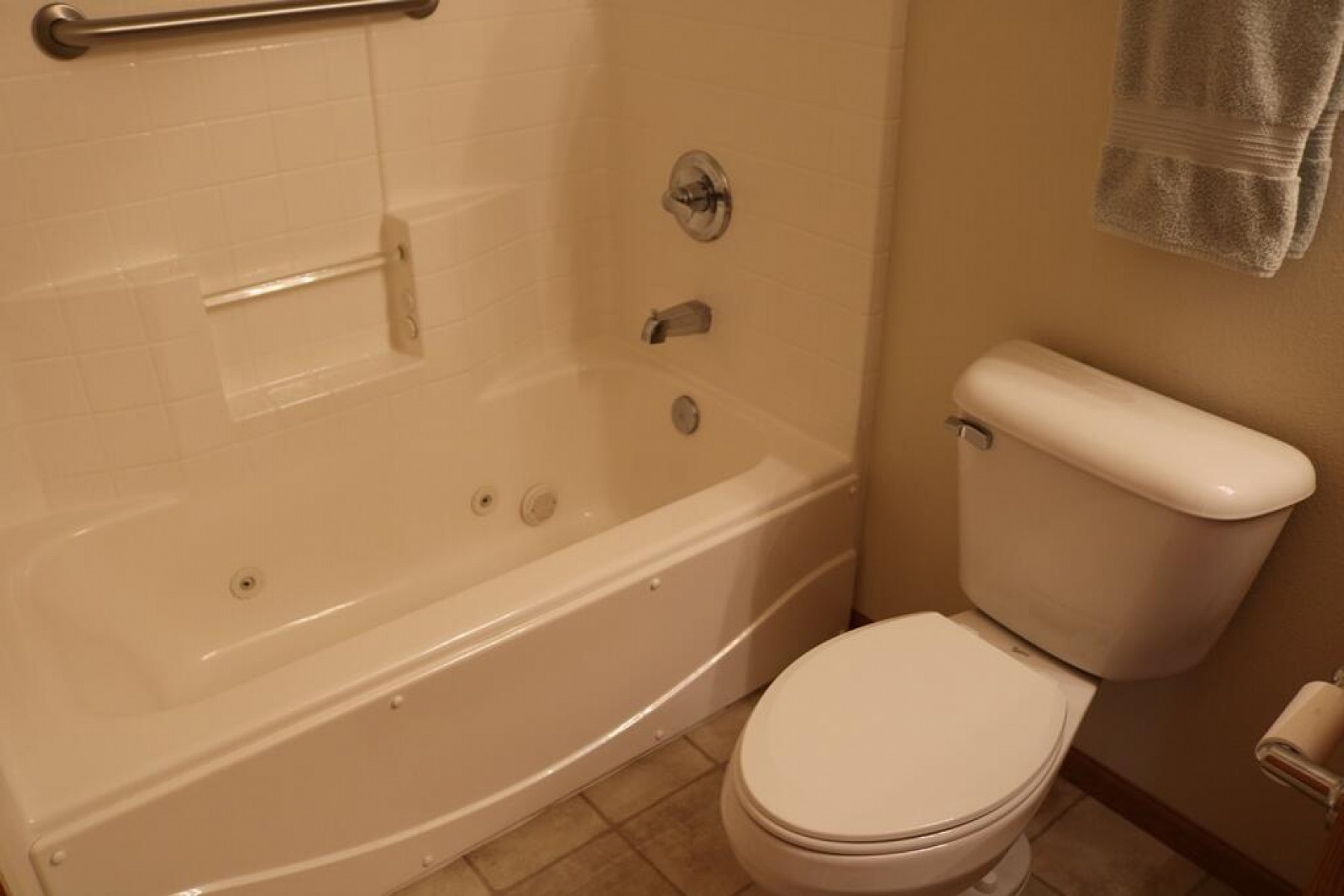 2002 Arbor Ridge, Brookings, SD 57006