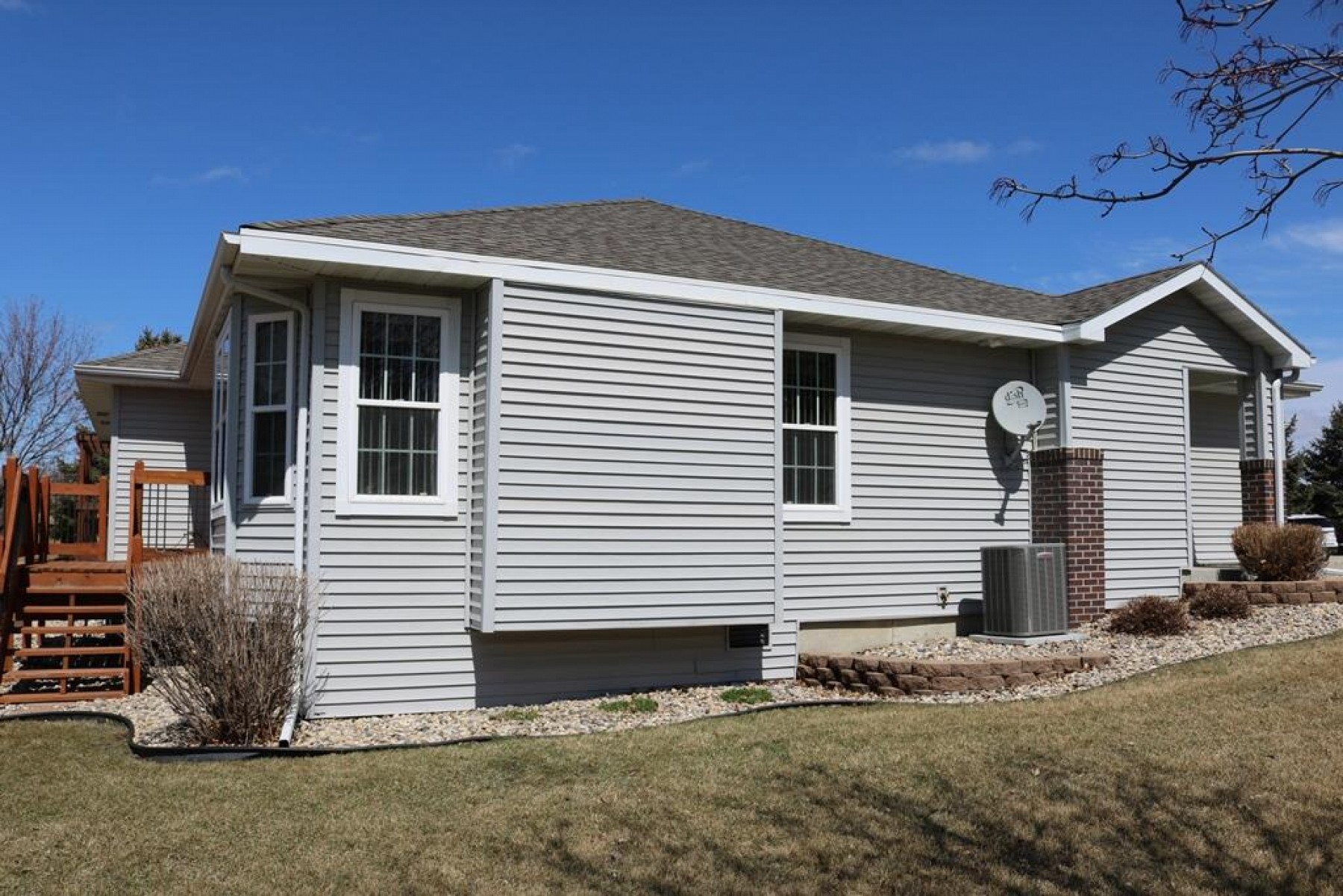 2002 Arbor Ridge, Brookings, SD 57006