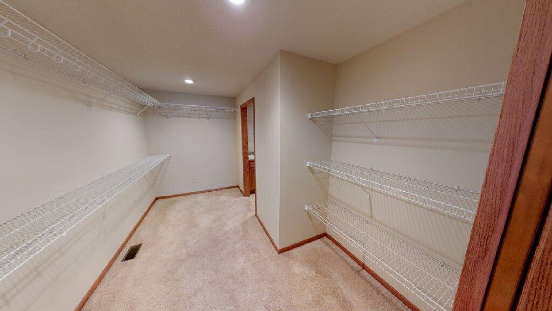 2002 Arbor Ridge, Brookings, SD 57006