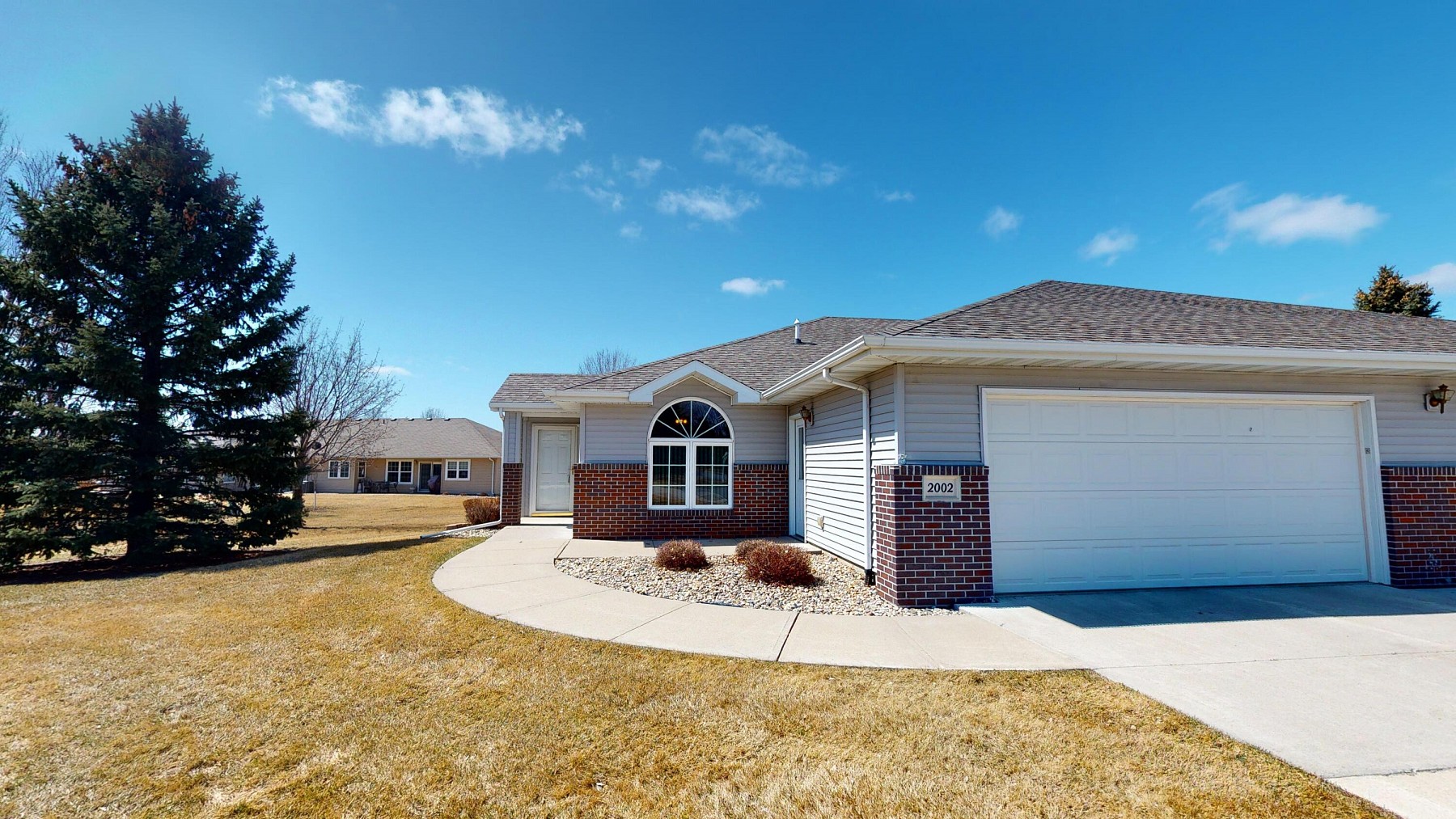 2002 Arbor Ridge, Brookings, SD 57006