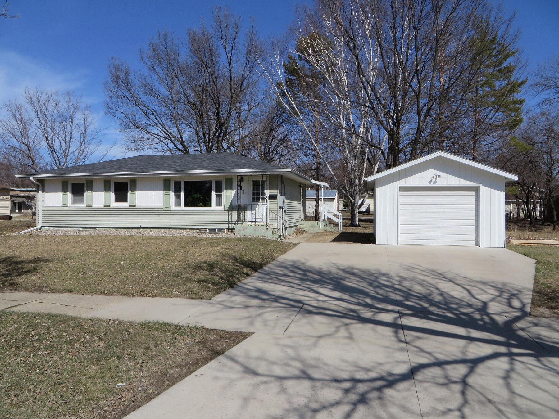 411 5th Avenue S, Brookings, SD 57006