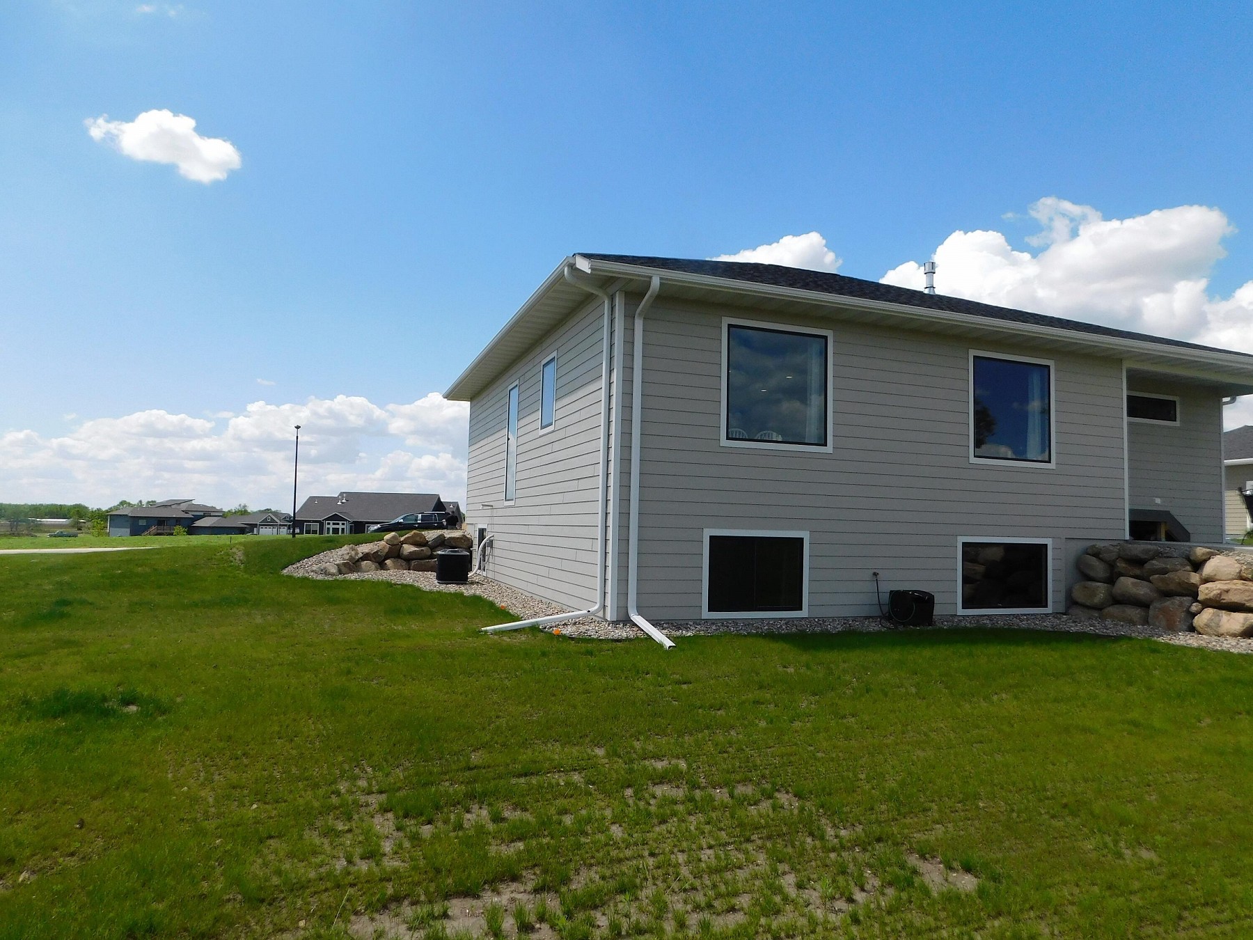 513 Swallow Ridge, Brookings, SD 57006