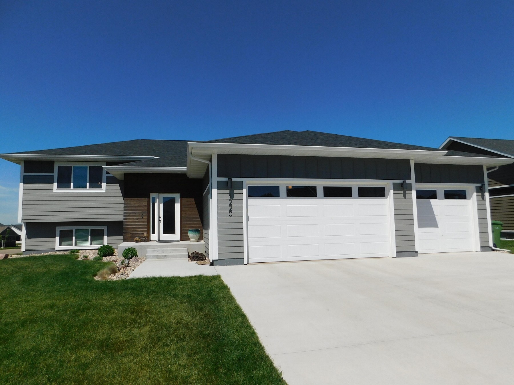 1220 Vail Avenue, Brookings, SD 57006