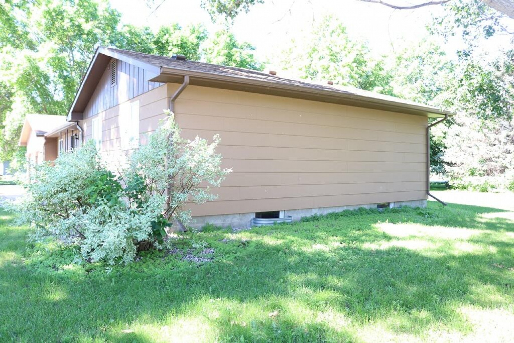 307 Lincoln Lane, Volga, SD 57071