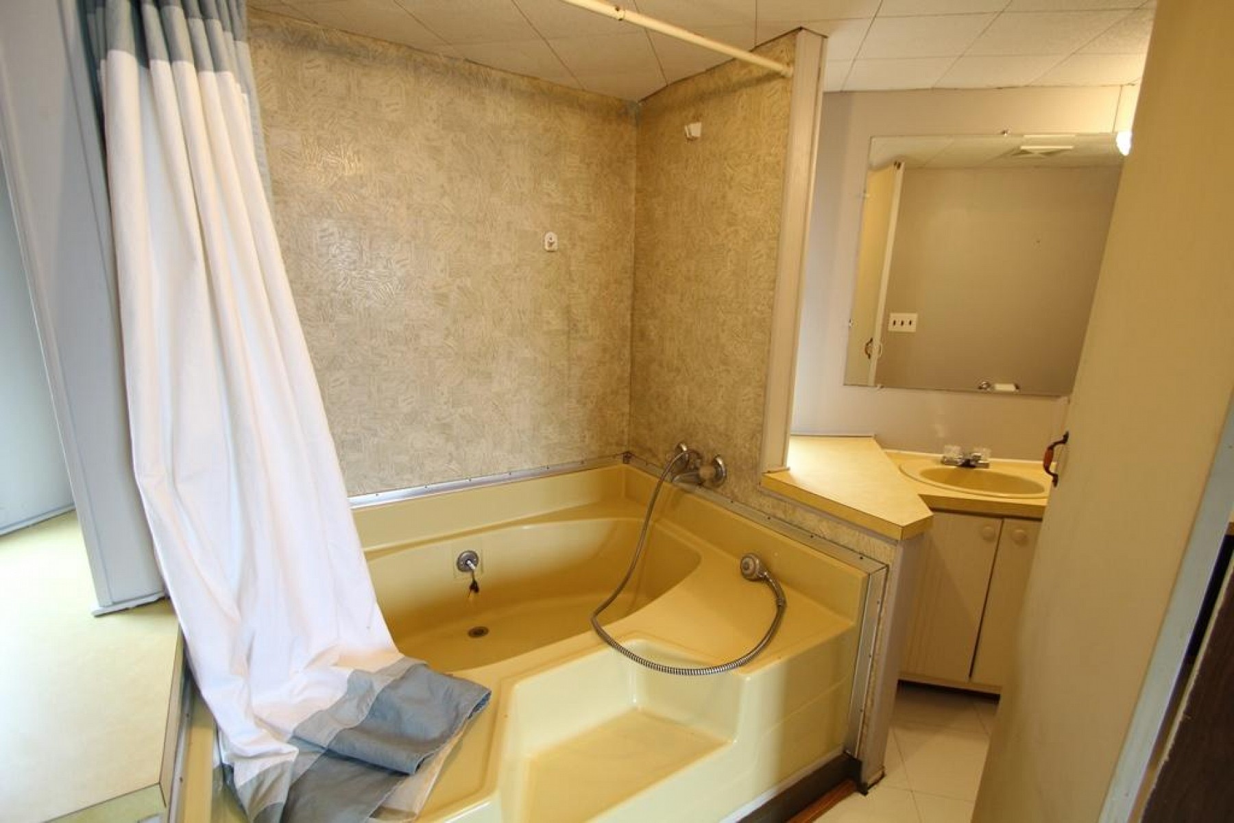 408 3rd Ave S, Brookings, SD 57006