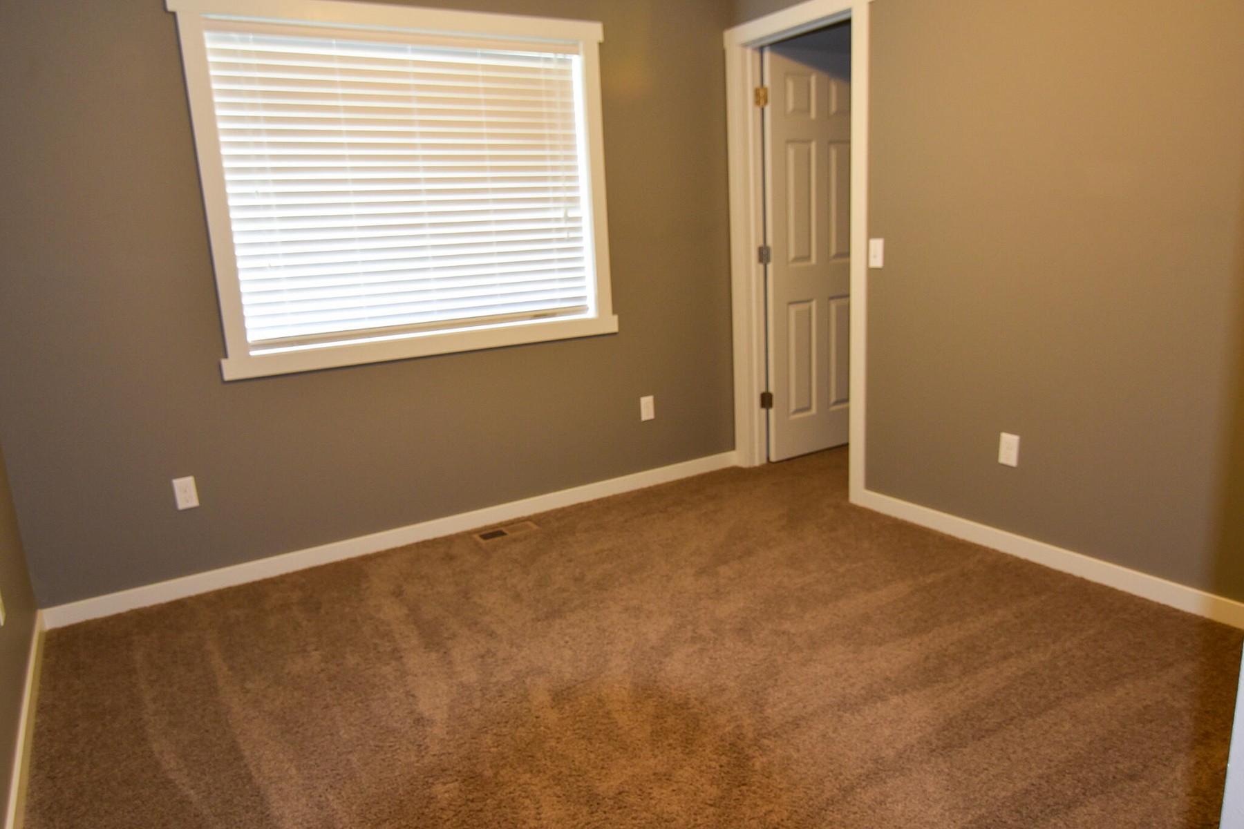 2210 Primrose Drive, Brookings, SD 57006