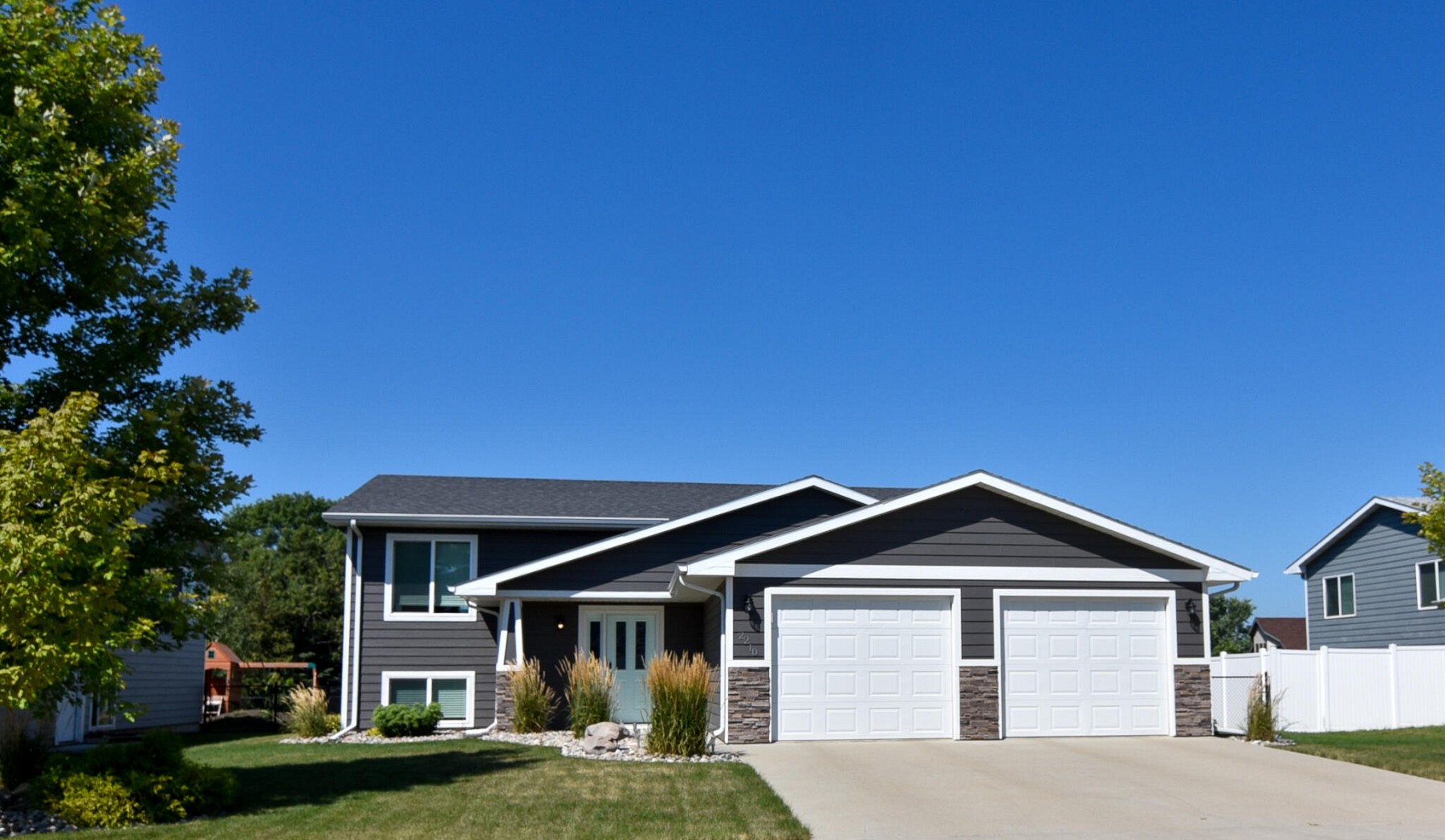 2210 Primrose Drive, Brookings, SD 57006