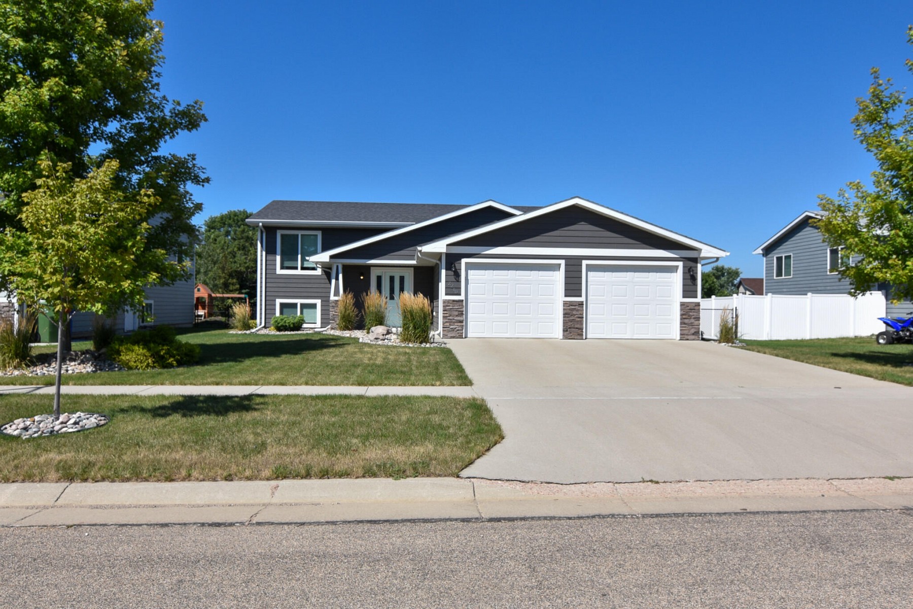 2210 Primrose Drive, Brookings, SD 57006