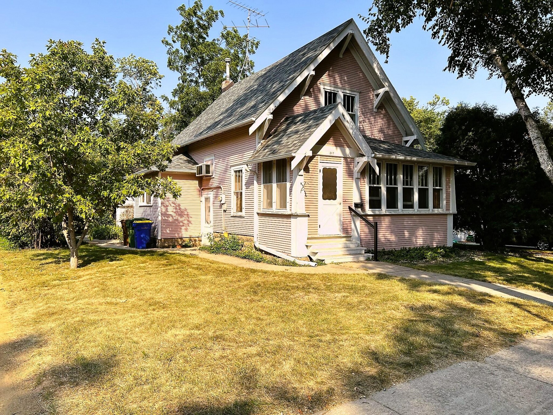 217 11th Avenue, Brookings, SD 57006