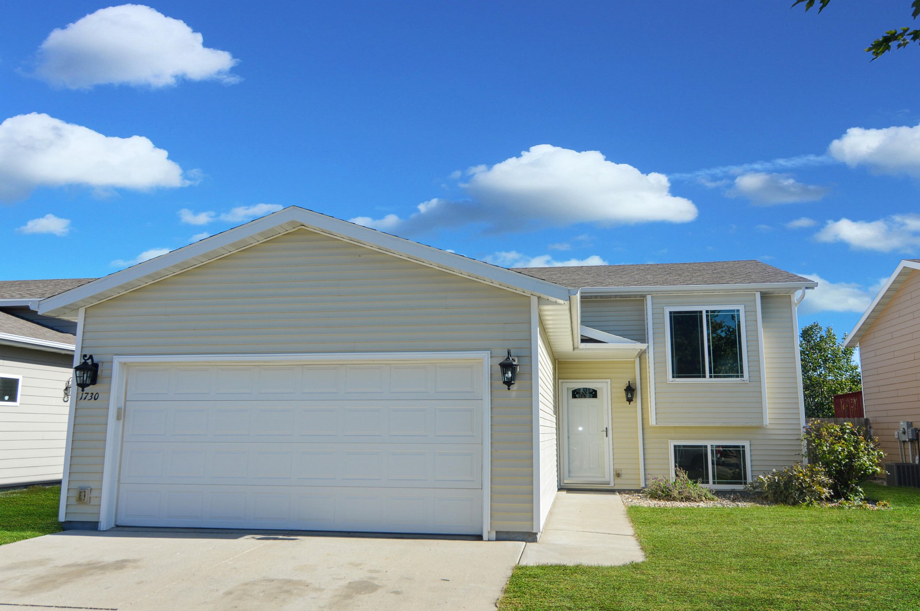 1730 Torrey Pines Drive, Brookings, SD 57006