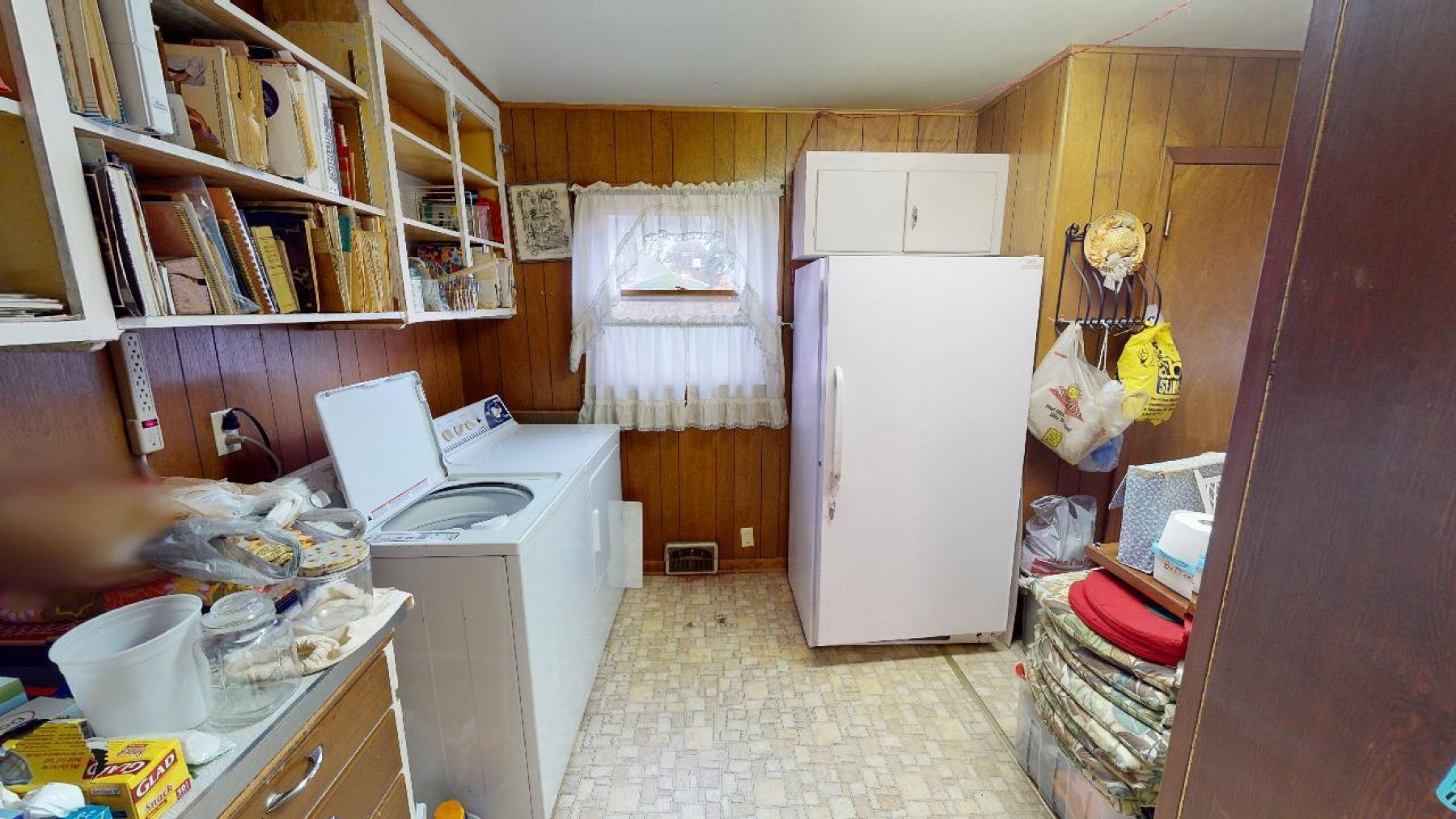 204 Main Avenue, Sinai, SD 57061