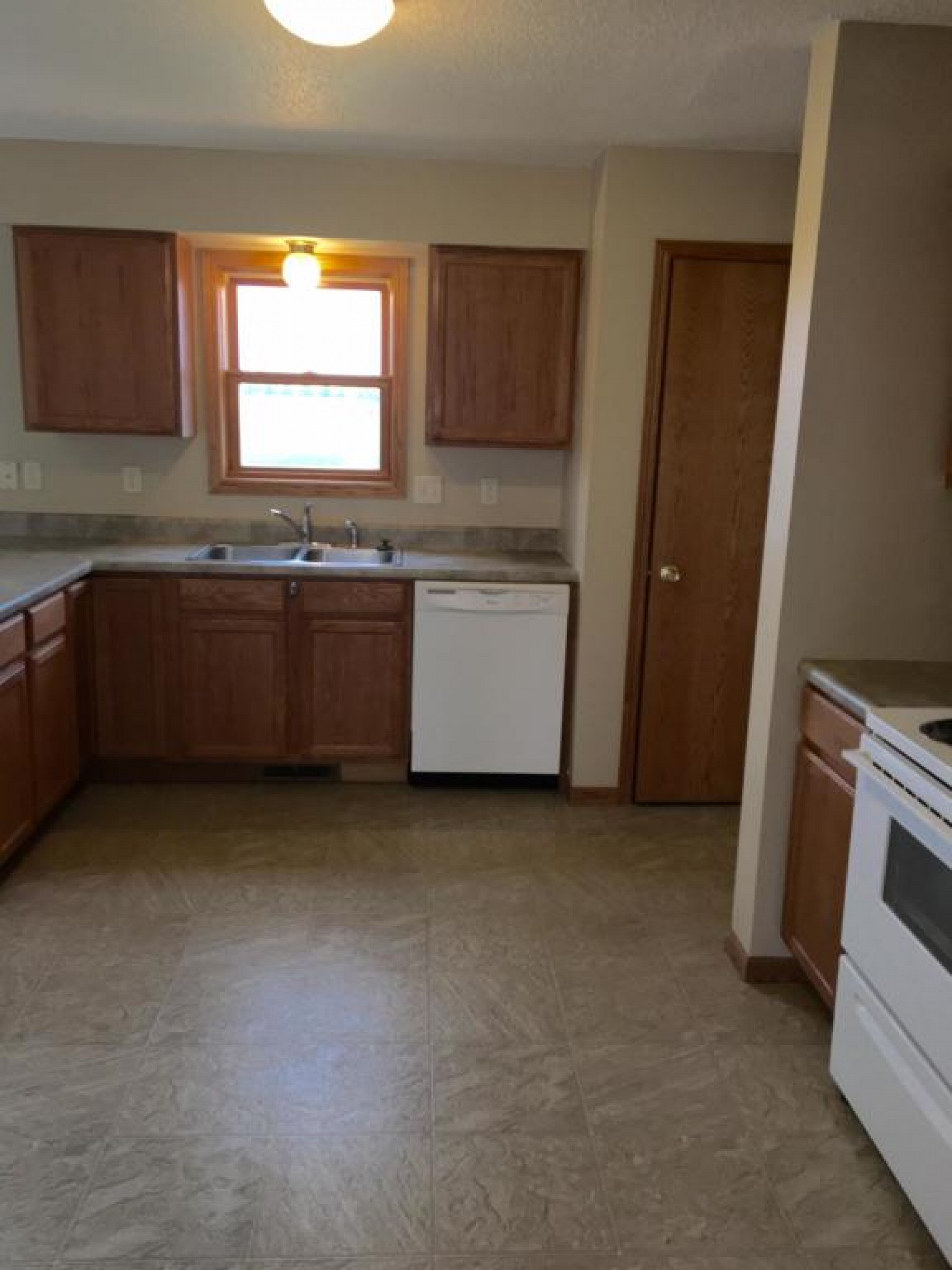 408 Kelsey Street, Elkton, SD 57026