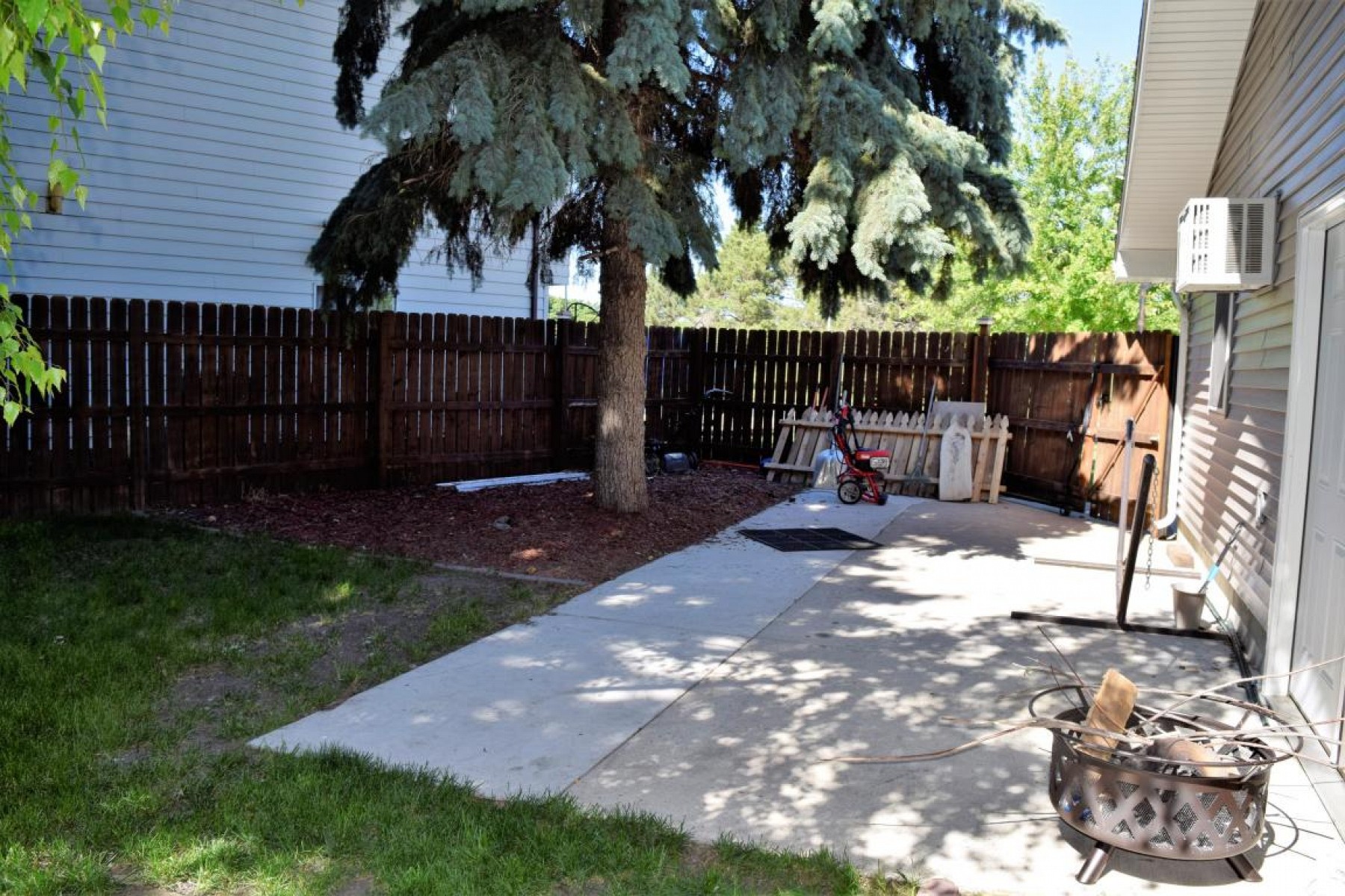 2037 Kansas Drive, Brookings, SD 57006