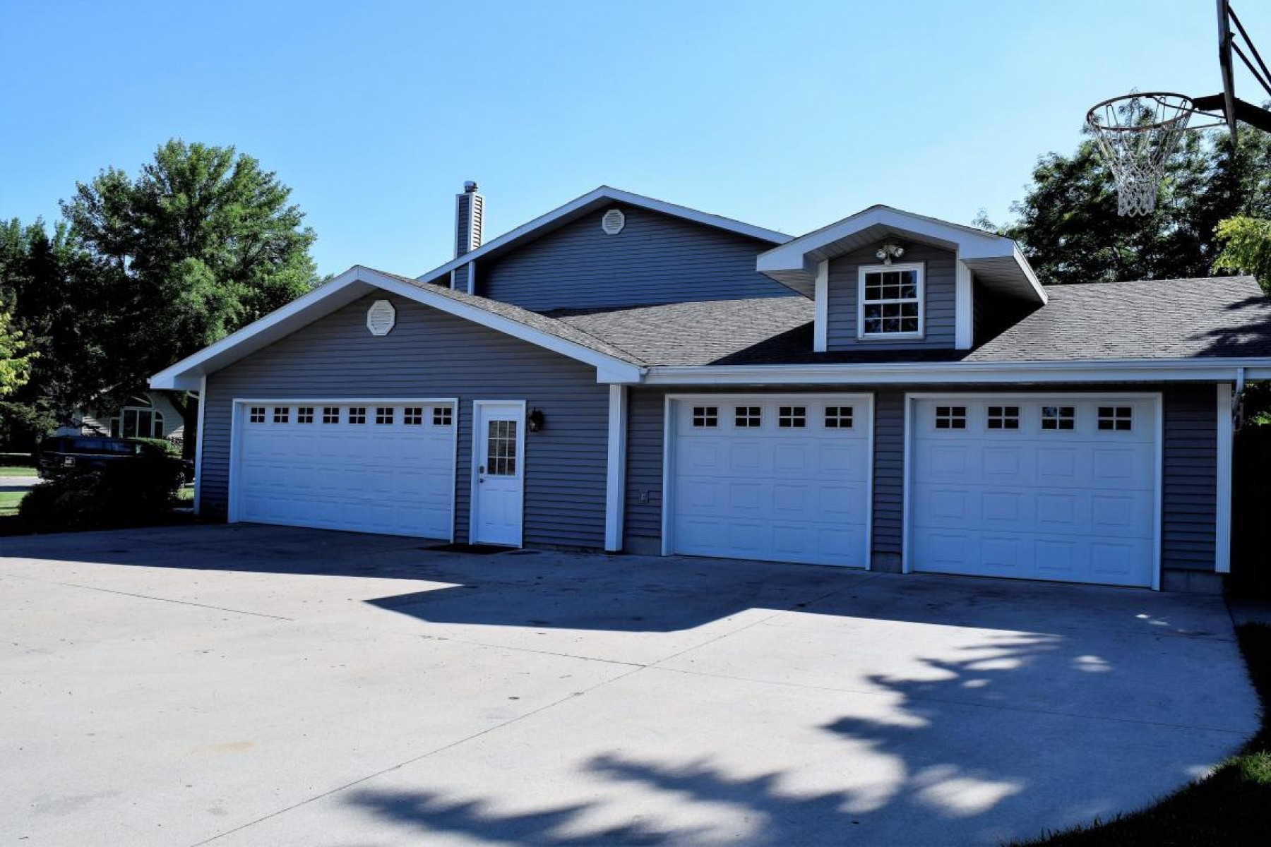 2037 Kansas Drive, Brookings, SD 57006