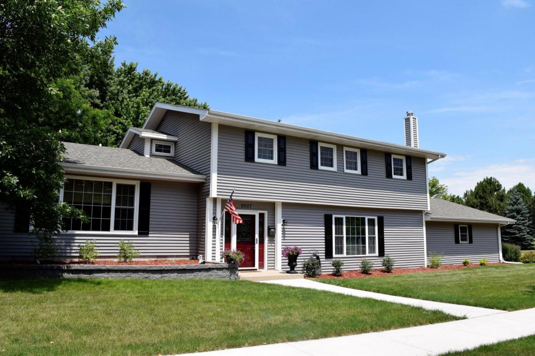 2037 Kansas Drive, Brookings, SD 57006