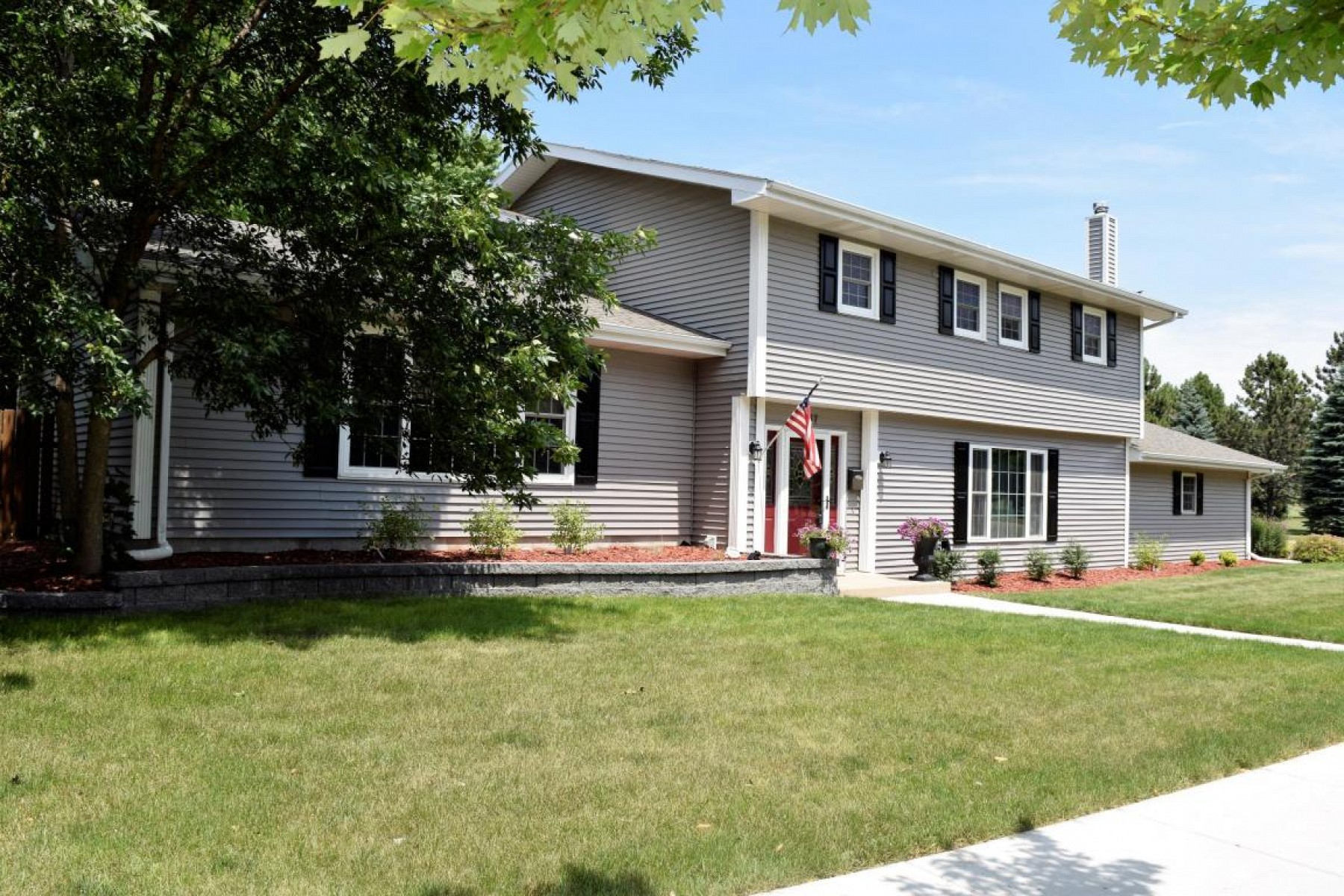 2037 Kansas Drive, Brookings, SD 57006