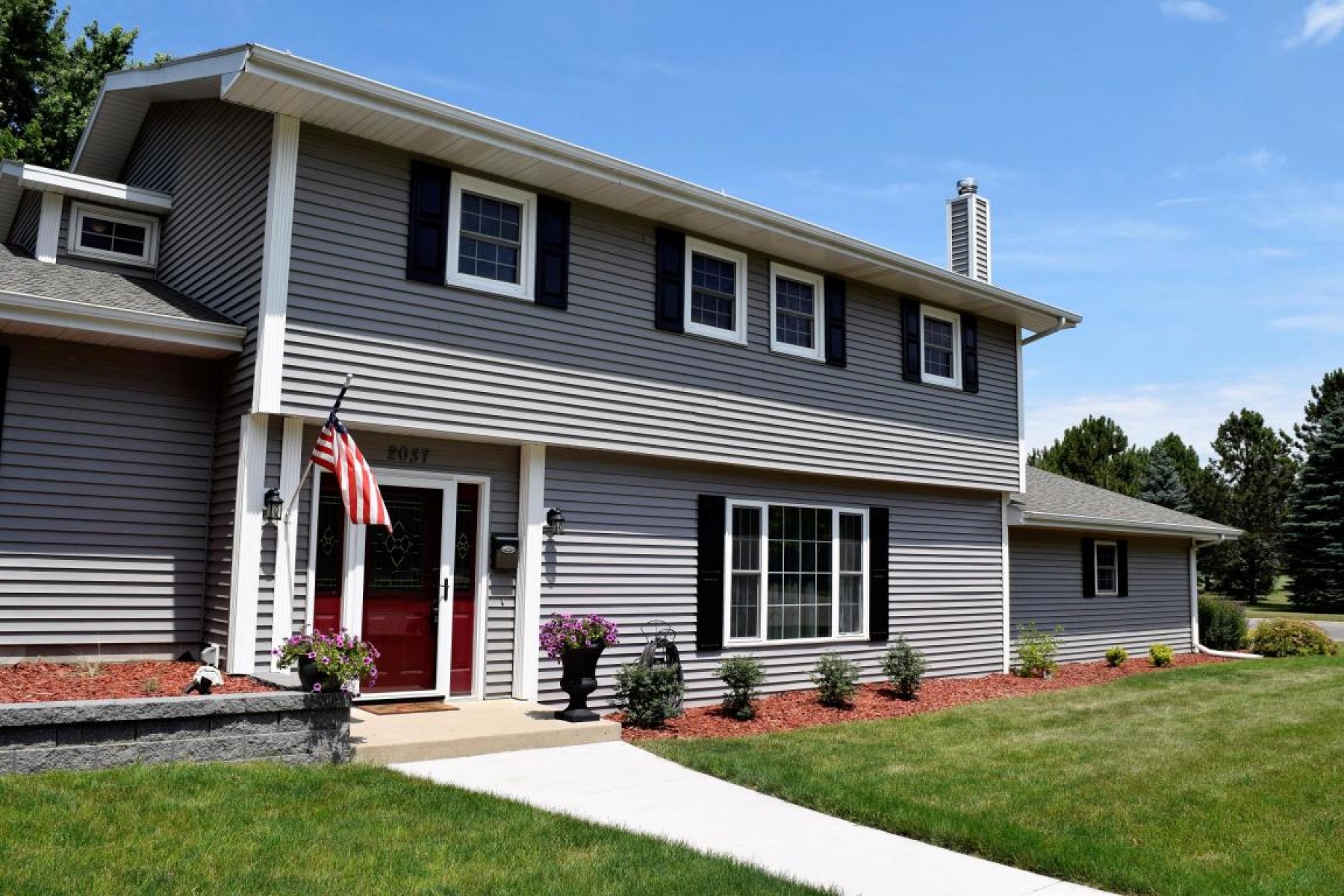 2037 Kansas Drive, Brookings, SD 57006