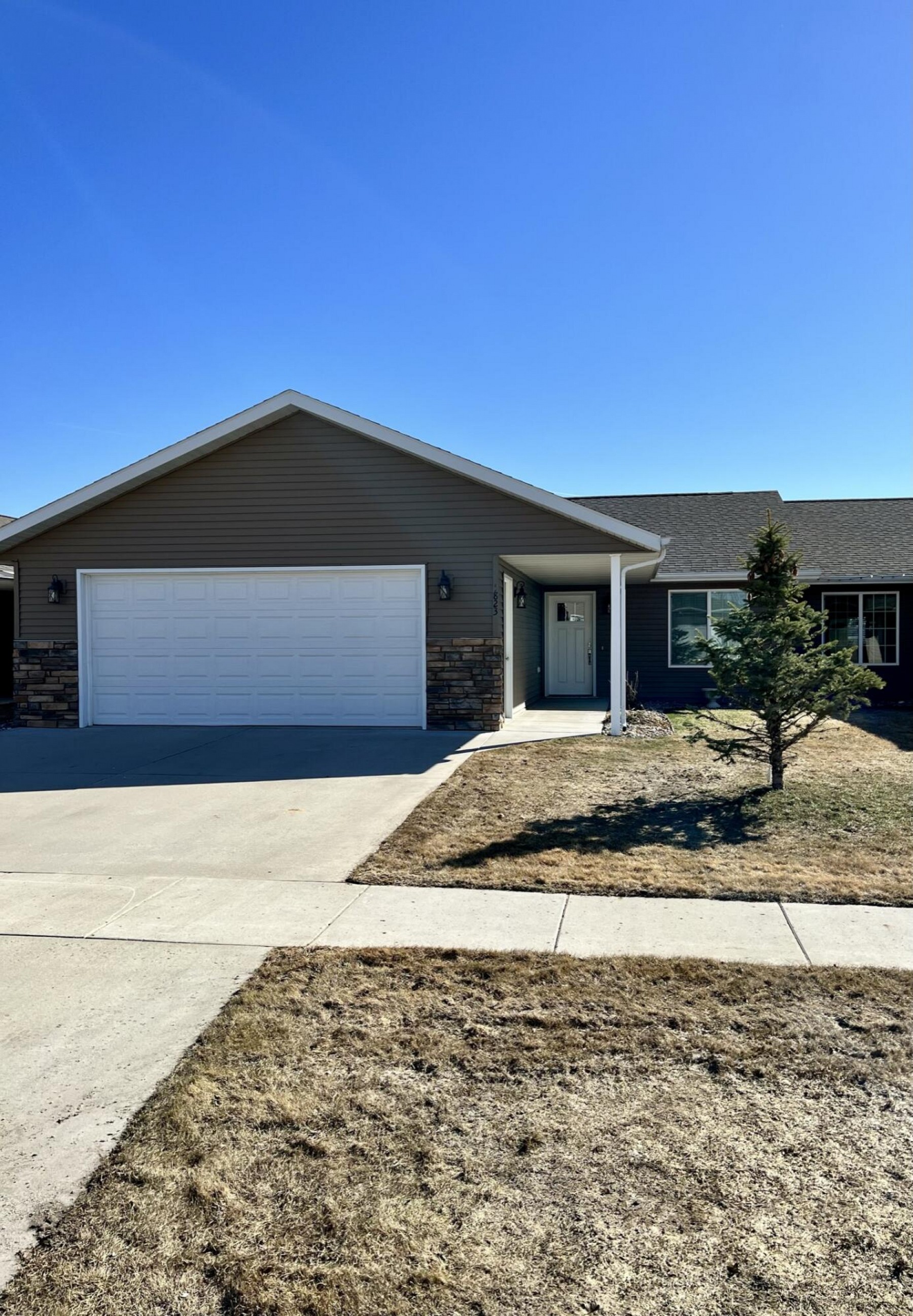 1823 9th Avenue S, Brookings, SD 57006