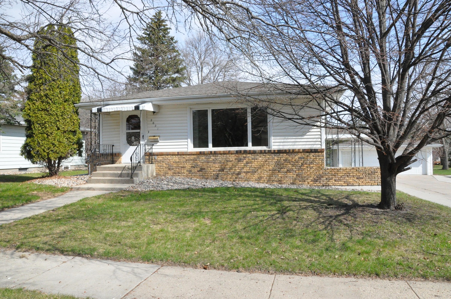 2021 3rd Street, Brookings, SD 57006