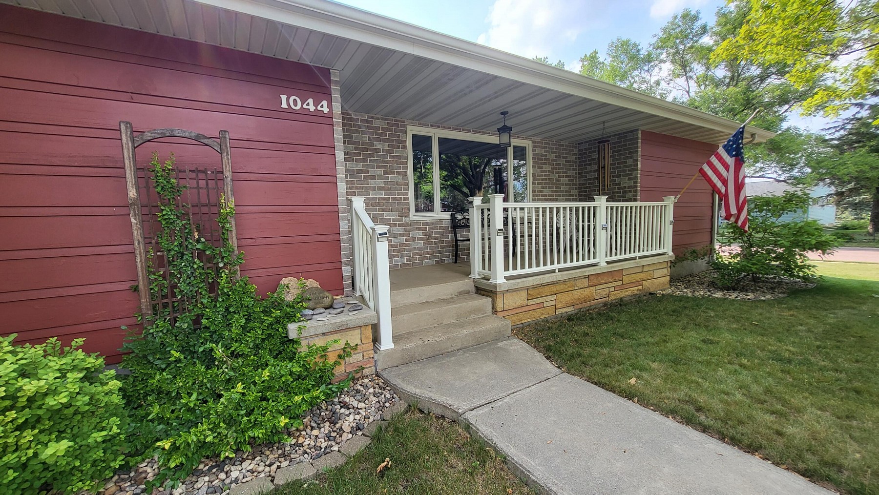 1044 Circle Drive, Brookings, SD 57006