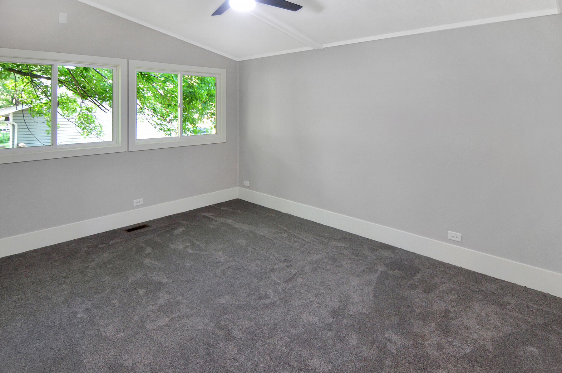 109 Washington Road, Volga, SD 57071