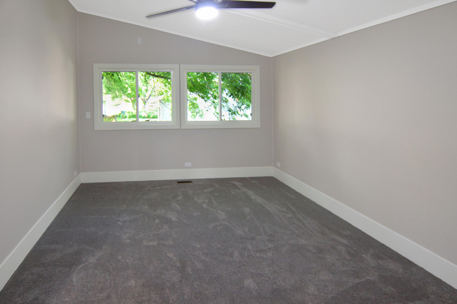 109 Washington Road, Volga, SD 57071