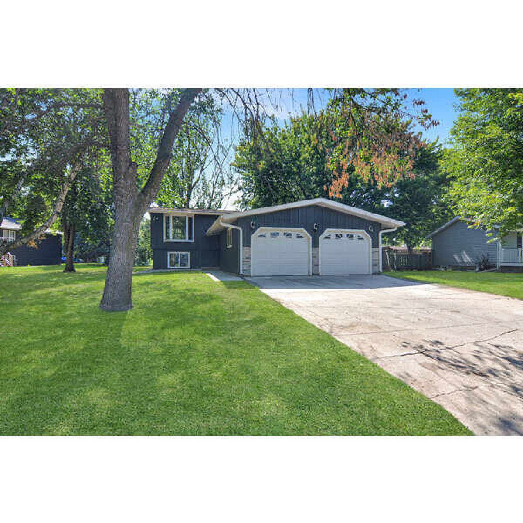 109 Washington Road, Volga, SD 57071