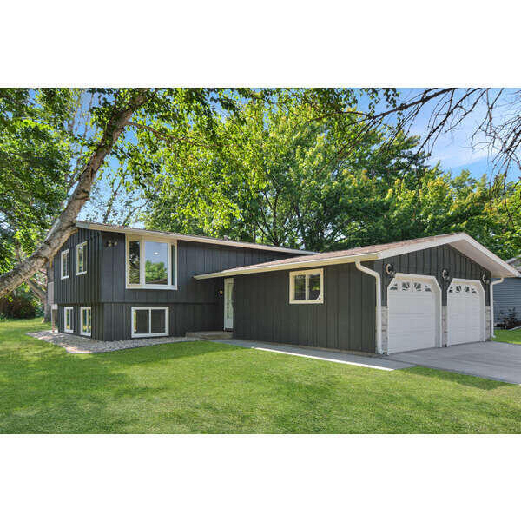 109 Washington Road, Volga, SD 57071