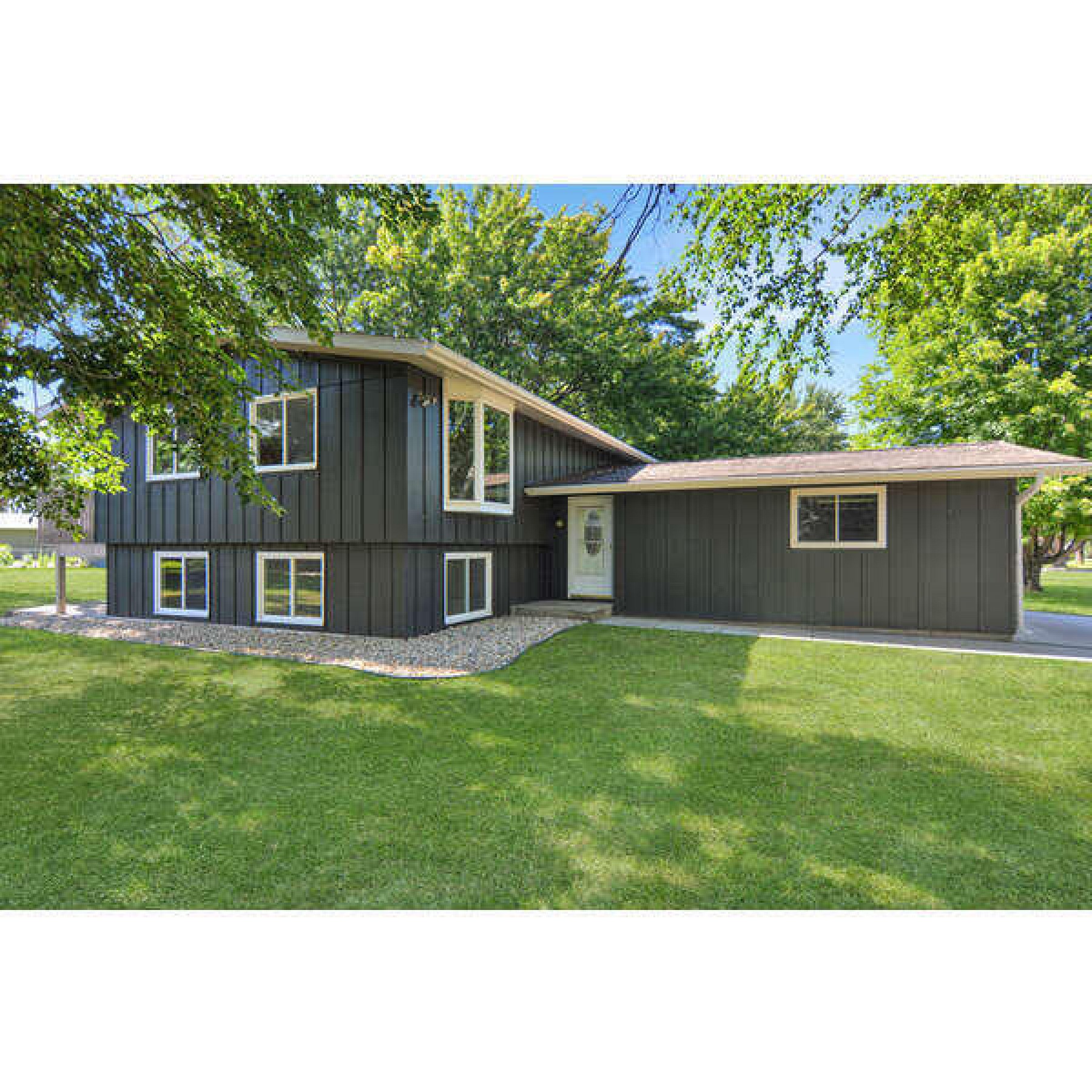 109 Washington Road, Volga, SD 57071