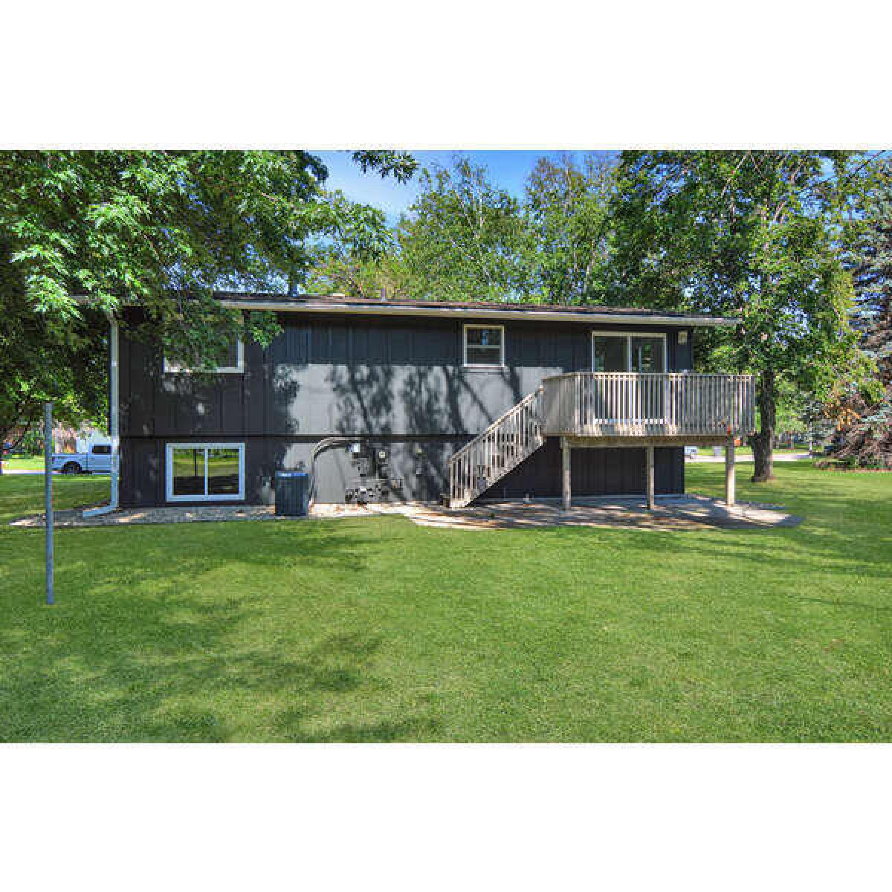 109 Washington Road, Volga, SD 57071