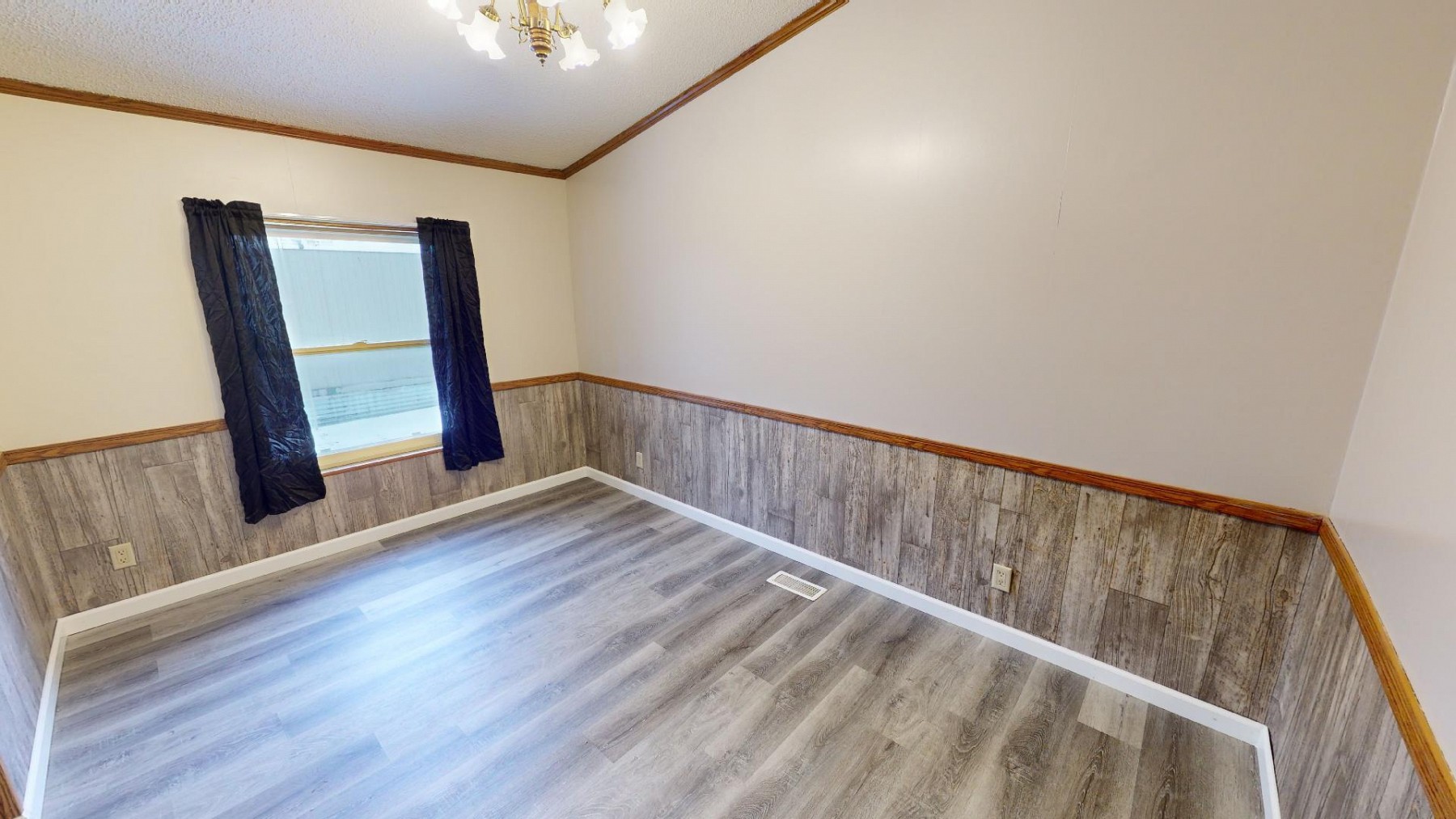 521 12th Street S, Brookings, SD 57006