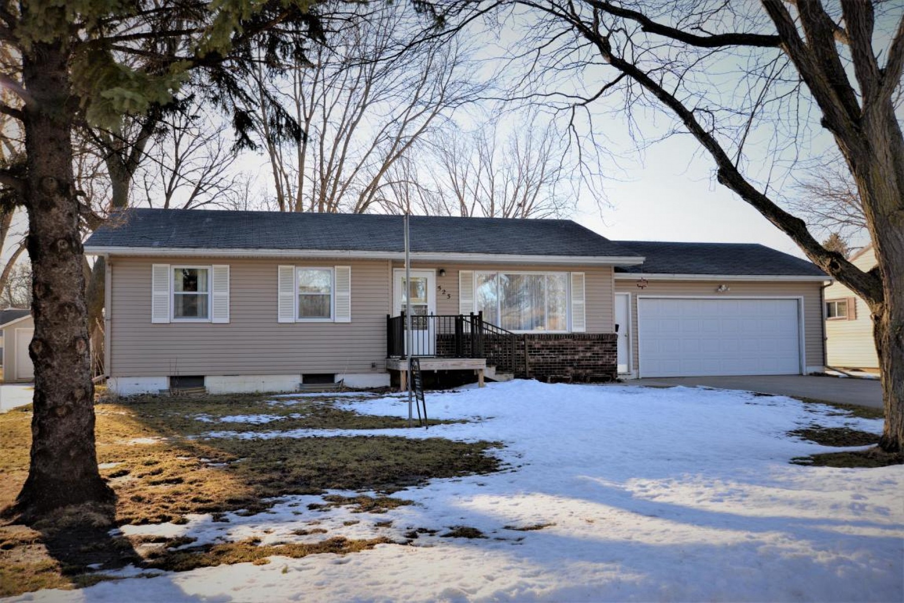 523 Dakota Avenue, Volga, SD 57071