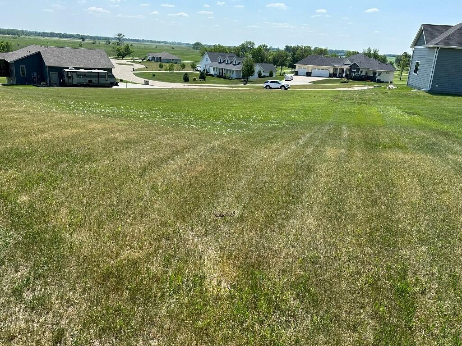 L10, B1 Country Club  Estates, Brookings, SD 57006