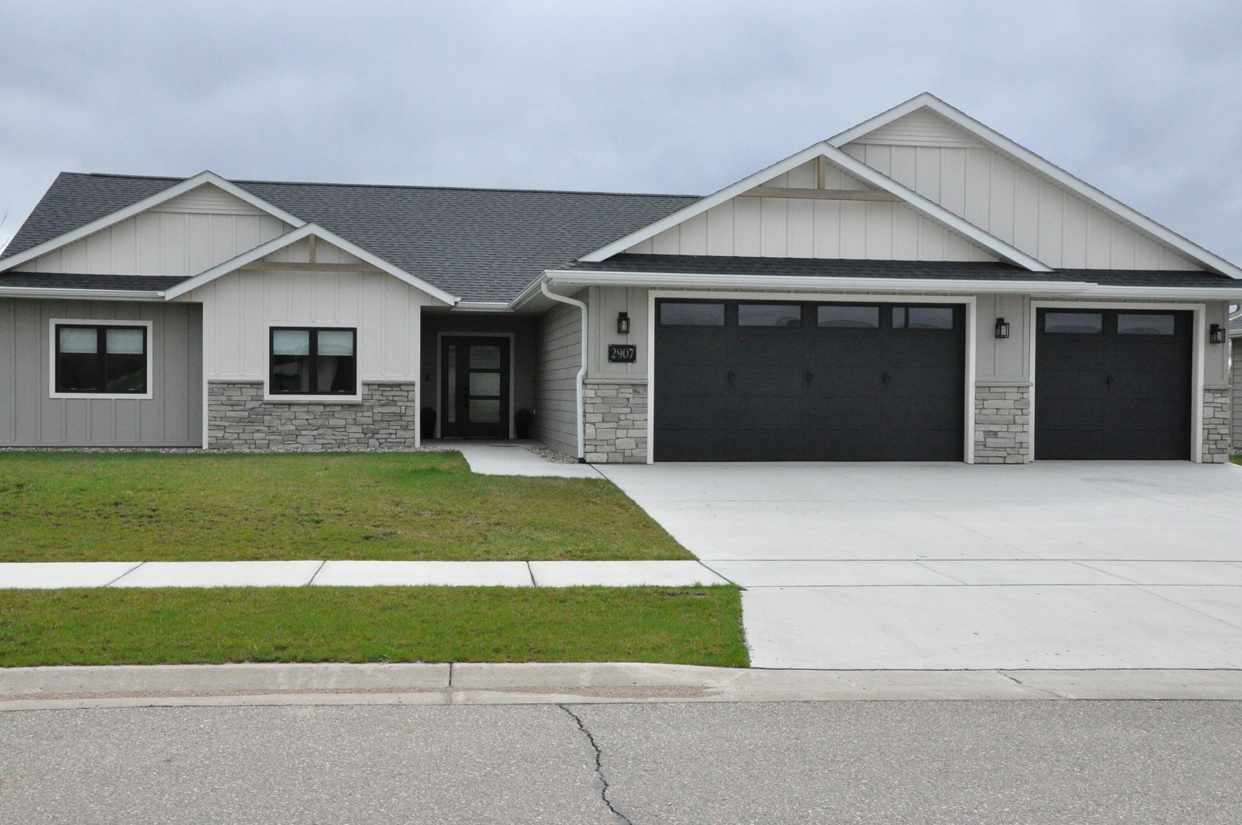 2907 Sweetgrass Drive, Brookings, SD 57006