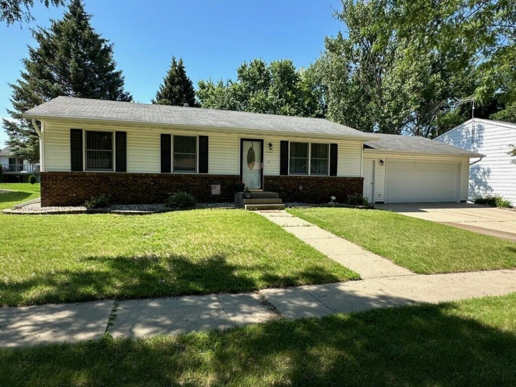 1324 12th Street S, Brookings, SD 57006