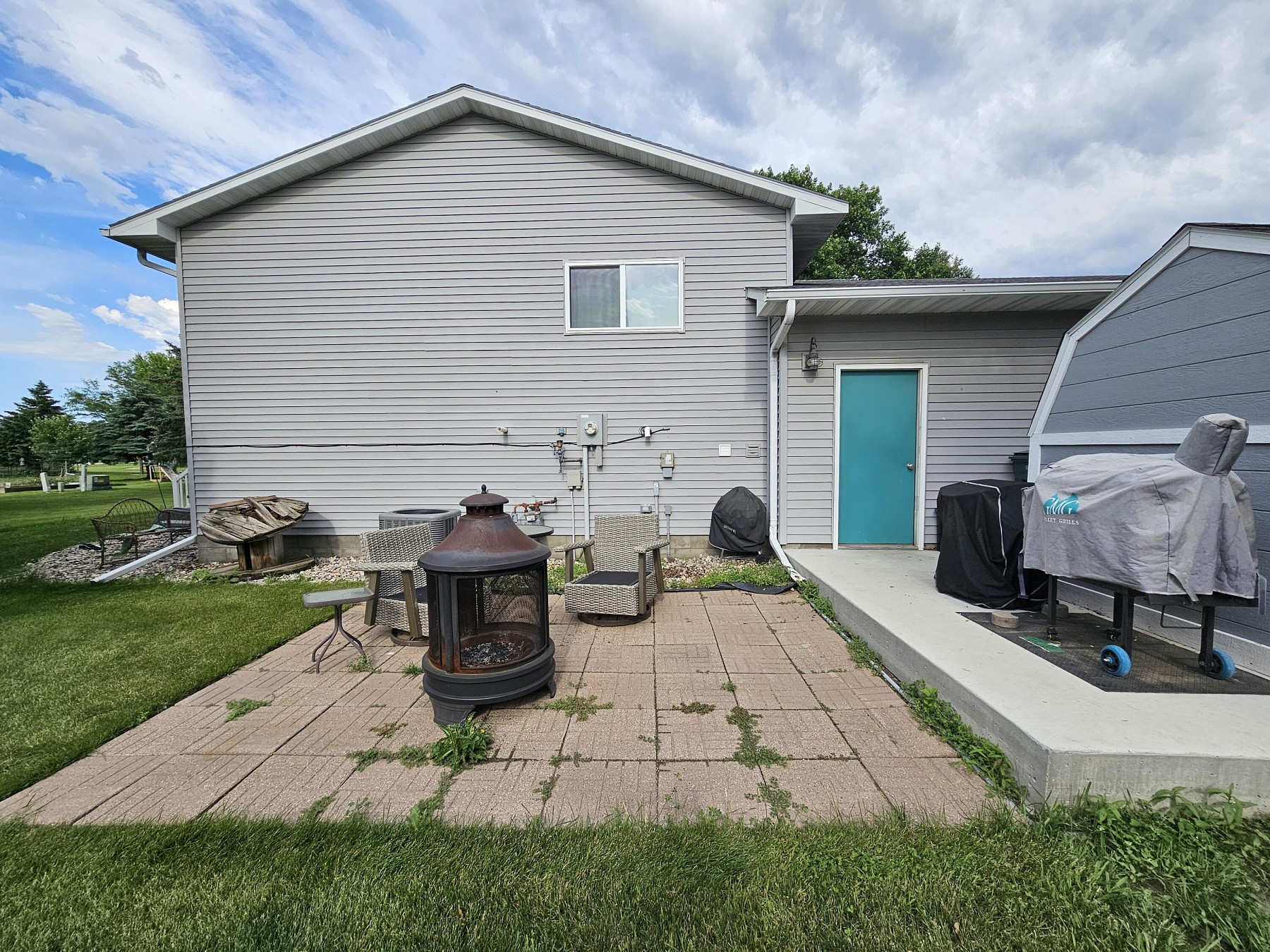 303 Washington Road, Volga, SD 57071