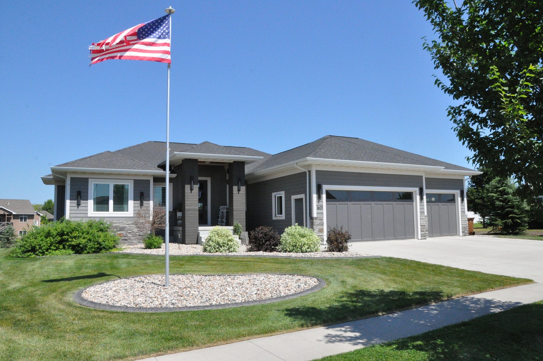 1601 Windermere Circle, Brookings, SD 57006