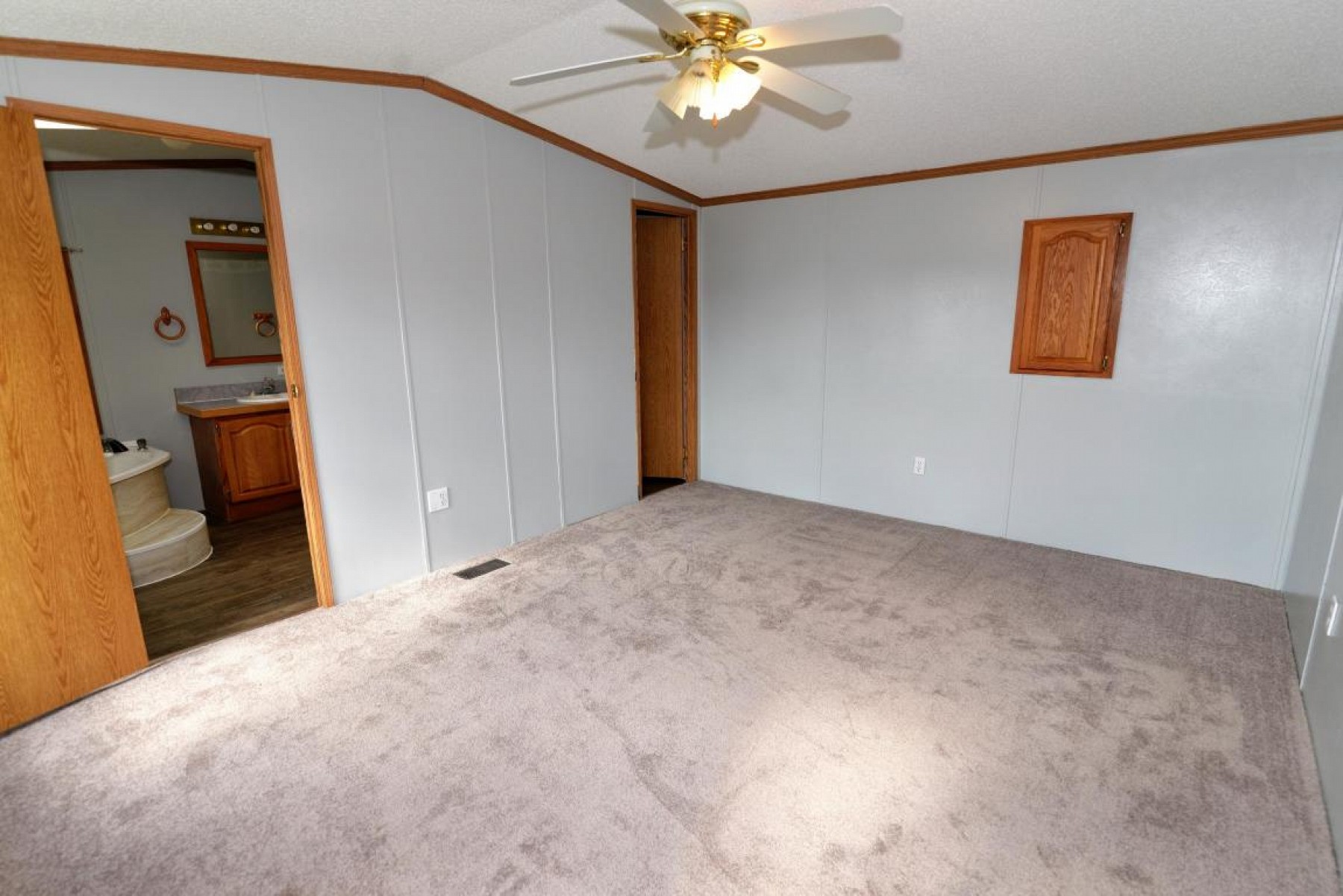 911 Tumbleweed Road, Brookings, SD 57006