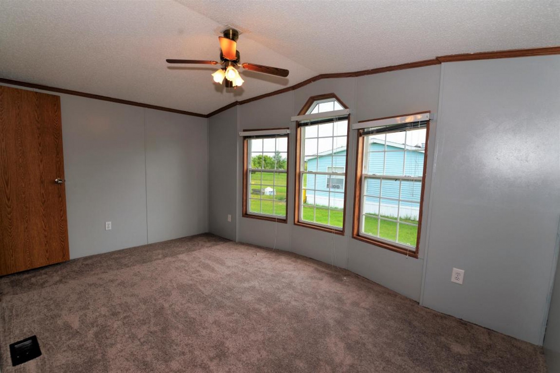 911 Tumbleweed Road, Brookings, SD 57006