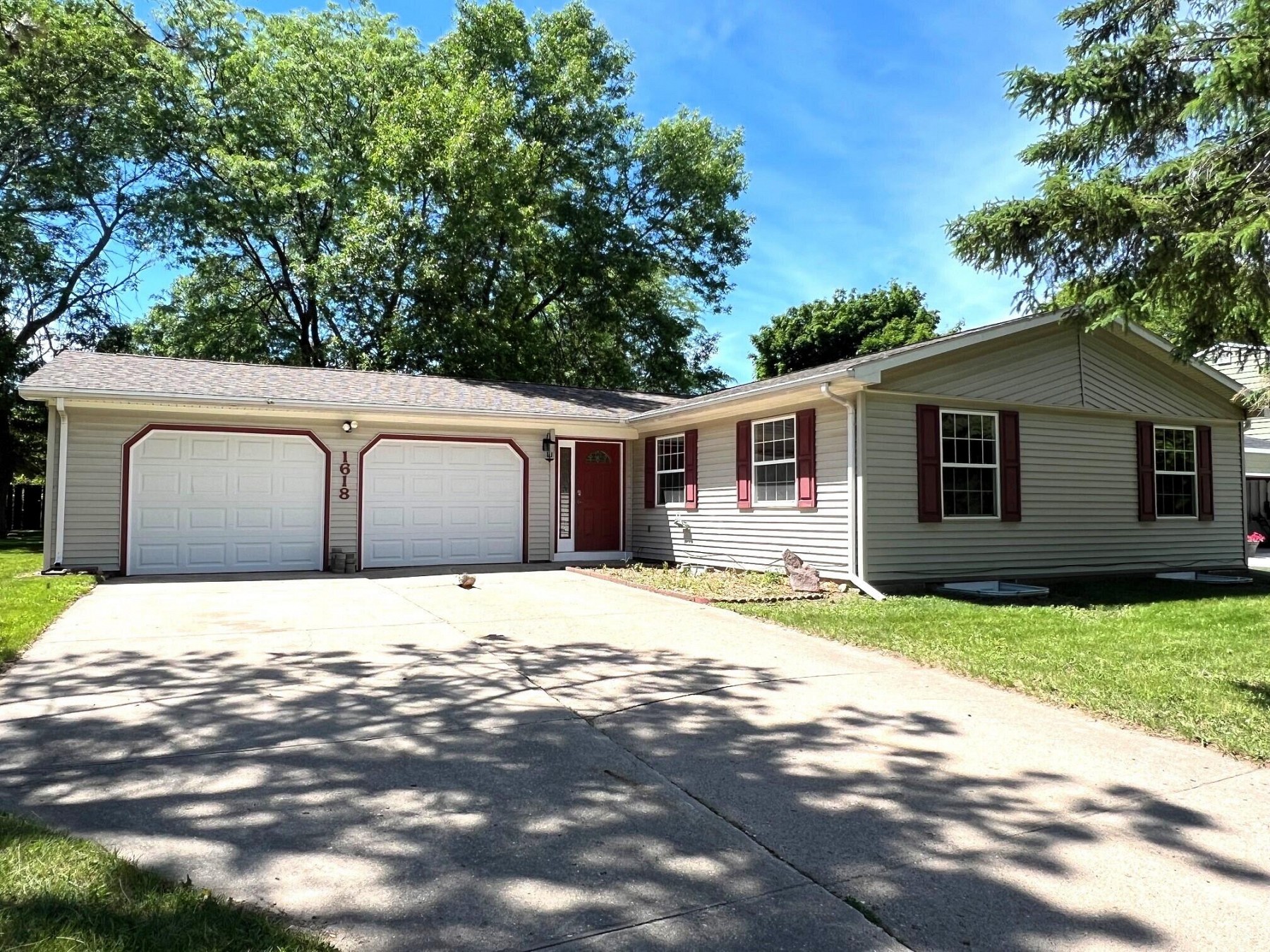 1618 Calumet Road, Brookings, SD 57006