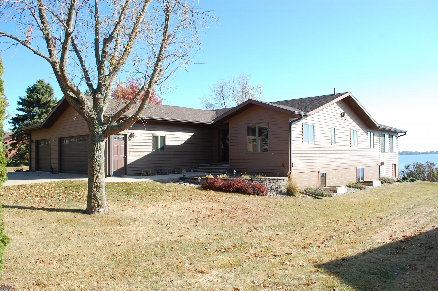 155 Dakota Shores Place, Hendricks, MN 56136