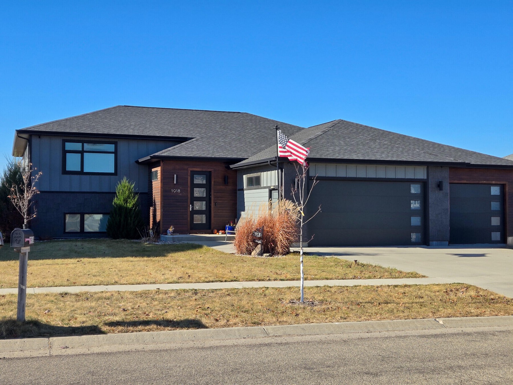 1918 Tanbury Lane, Brookings, SD 57006