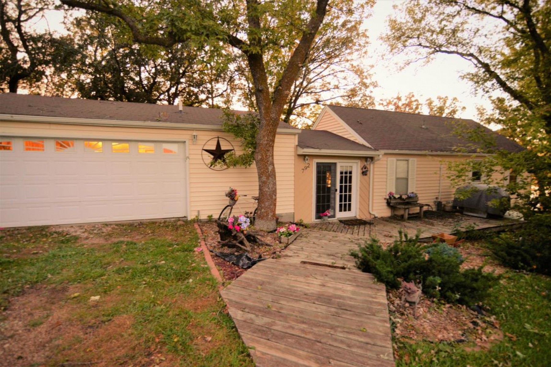 792 Lake Hendricks Drive, White, SD 57276